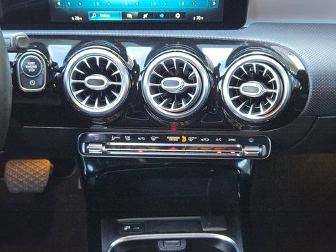 Used 2021 Mercedes-Benz CLA 250 CLA 250 image 19