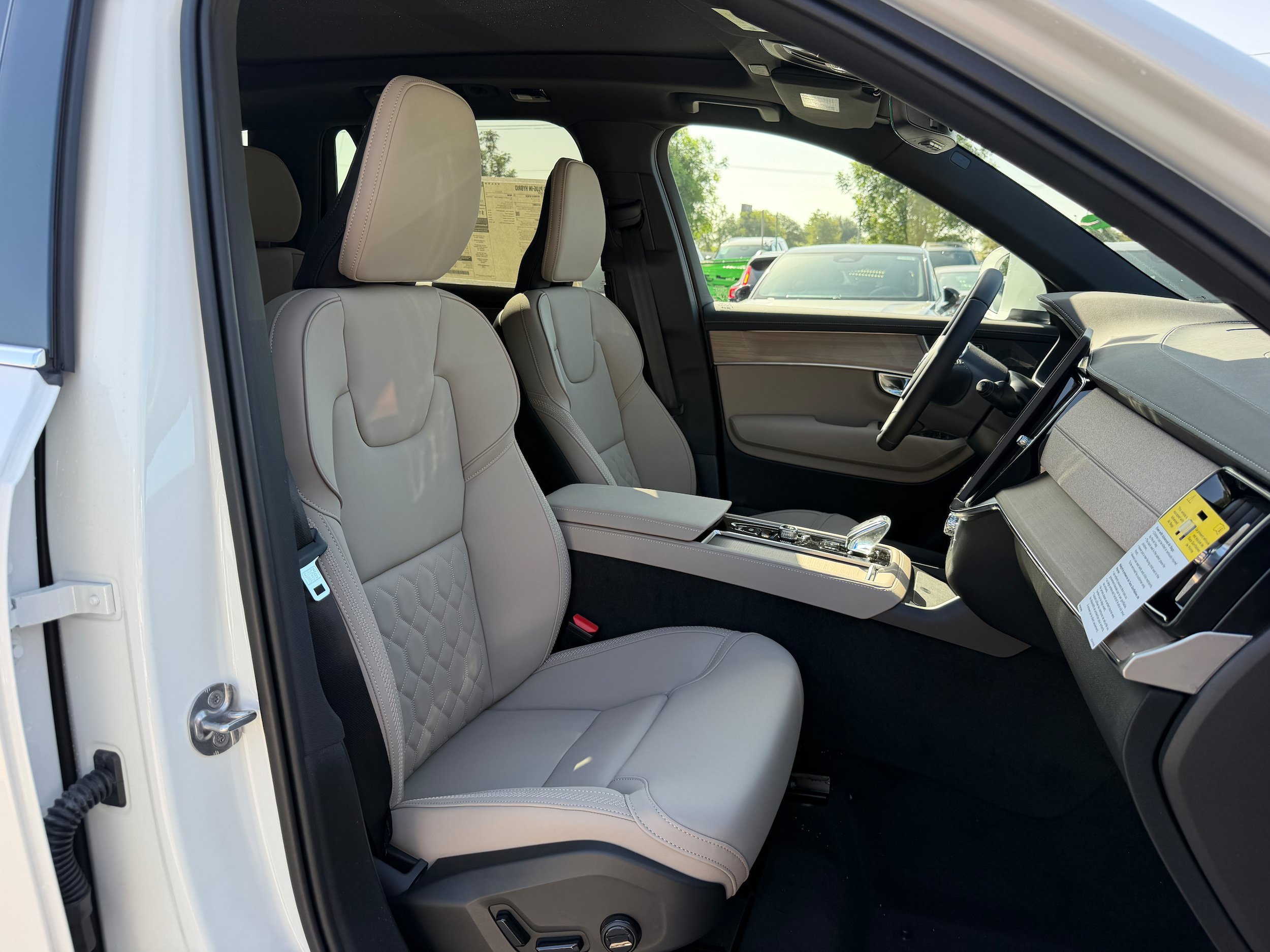 New 2026 Volvo XC90 T8 Plus w/ Protection Package AWD/4WD image 8