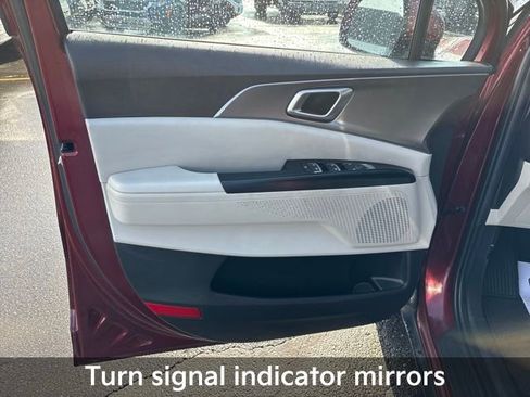 Used 2024 Kia Carnival LX image 14