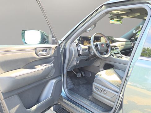 Used 2025 Nissan Armada PRO-4X AWD/4WD image 40