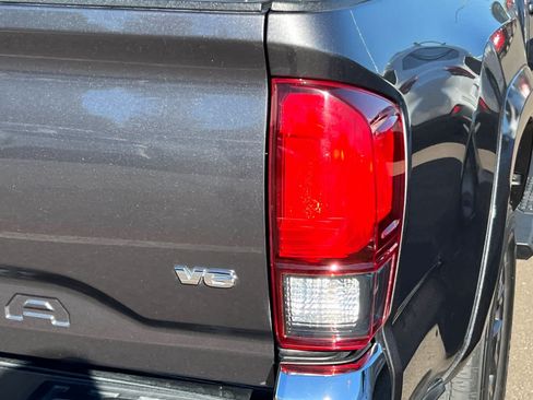 Used 2020 Toyota Tacoma SR5 RWD image 18