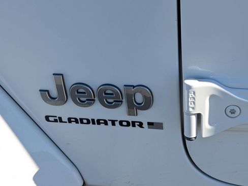 Used 2023 Jeep Gladiator Overland image 13