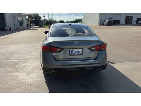Used 2022 Nissan Altima 2.5 SR FWD image 7
