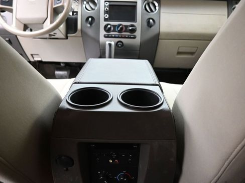 Used 2014 Ford Expedition XLT AWD/4WD image 25
