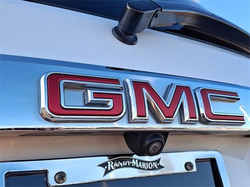 Used 2023 GMC Acadia SLT image 29