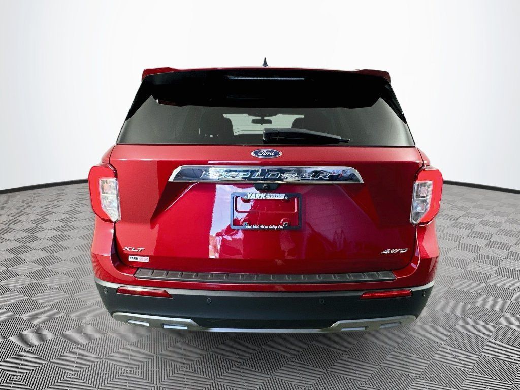 Used 2021 Ford Explorer XLT w/ Equipment Group 202A AWD/4WD image 9