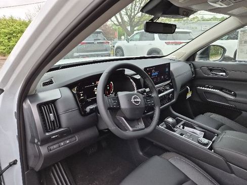 New 2026 Nissan Pathfinder SL w/ SL Premium Package AWD/4WD image 11
