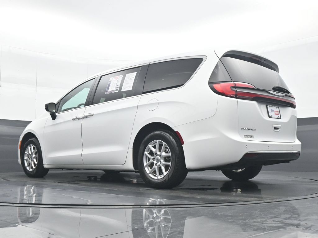 Used 2025 Chrysler Pacifica Select FWD image 28