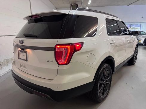 Used 2017 Ford Explorer XLT w/ Equipment Group 202A AWD/4WD image 3