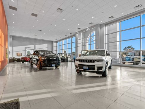 Used 2022 Dodge Challenger SXT w/ Plus Package image 15