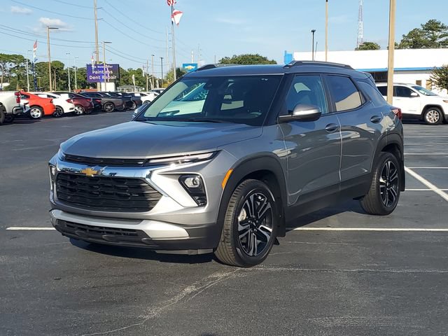 Used 2024 Chevrolet TrailBlazer LT w/ Driver Confidence Package FWD image 3