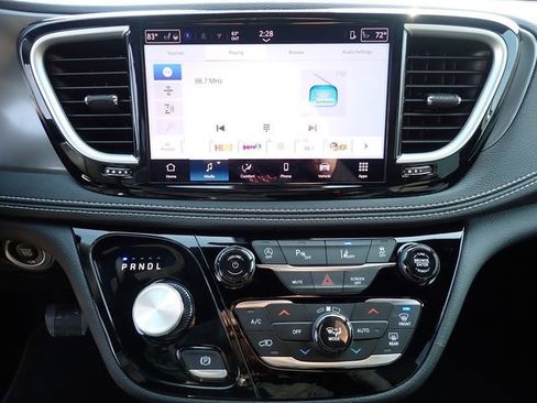 New 2026 Chrysler Pacifica Select image 21