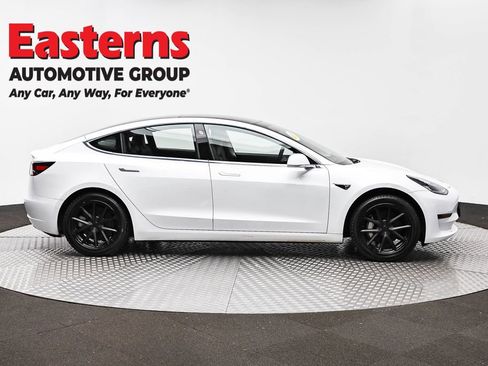 Used 2020 Tesla Model 3 Standard Range image 4