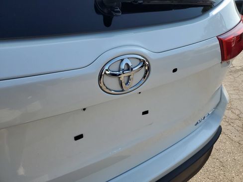 Used 2019 Toyota Highlander XLE AWD/4WD image 32