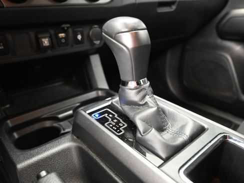 Used 2019 Toyota Tacoma TRD Off-Road image 32