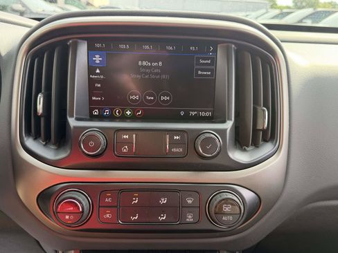 Used 2022 Chevrolet Colorado Z71 AWD/4WD image 24