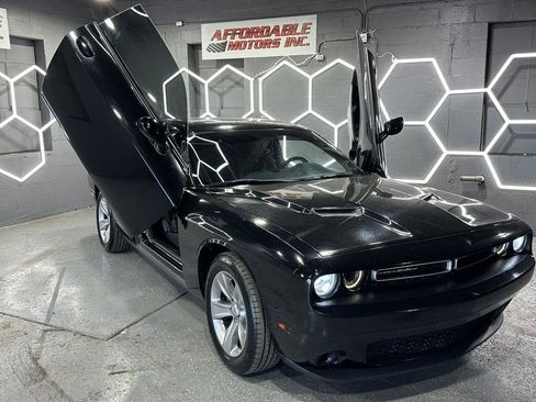 Used 2017 Dodge Challenger SXT RWD image 3