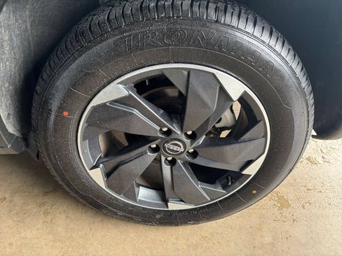 Used 2025 Nissan Rogue SV AWD/4WD image 31