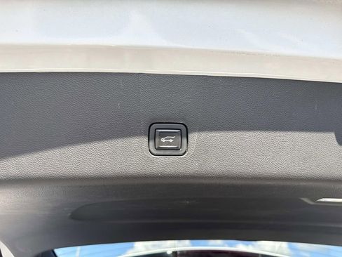 Used 2021 Chevrolet Traverse High Country image 12