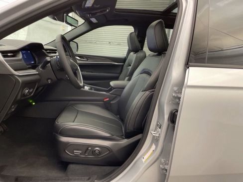 New 2025 Jeep Grand Cherokee Limited w/ Luxury Tech Group II RWD image 17