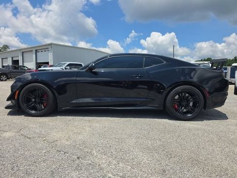 Used 2022 Chevrolet Camaro ZL1 RWD image 2