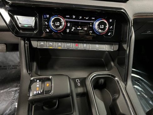Used 2025 GMC Sierra 1500 AT4 w/ Technology Package AWD/4WD image 37