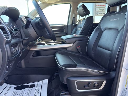 Used 2022 RAM 1500 Laramie AWD/4WD image 9