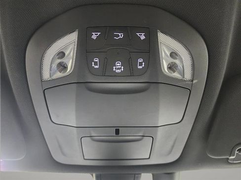 Used 2020 Chrysler Pacifica Touring w/ S Appearance Package FWD image 14