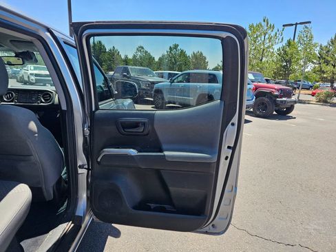 Used 2020 Toyota Tacoma SR5 w/ Technology Package AWD/4WD image 17