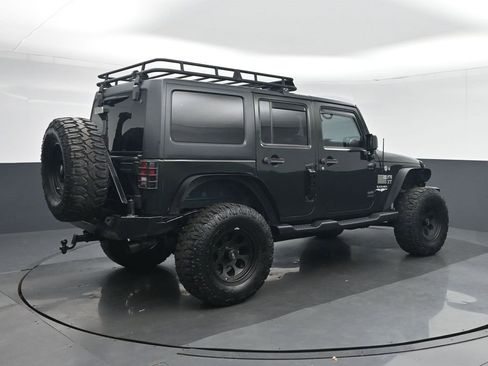 Used 2012 Jeep Wrangler Unlimited Sahara image 7