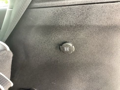 Used 2025 Chrysler Pacifica Limited FWD image 17