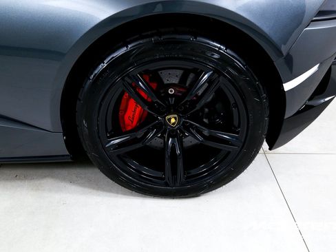 Used 2022 Lamborghini Huracan EVO RWD image 25