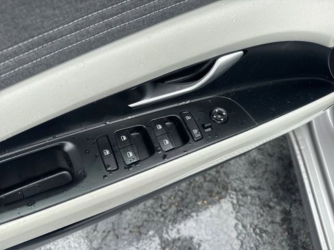 Used 2024 Hyundai Elantra Limited FWD image 16