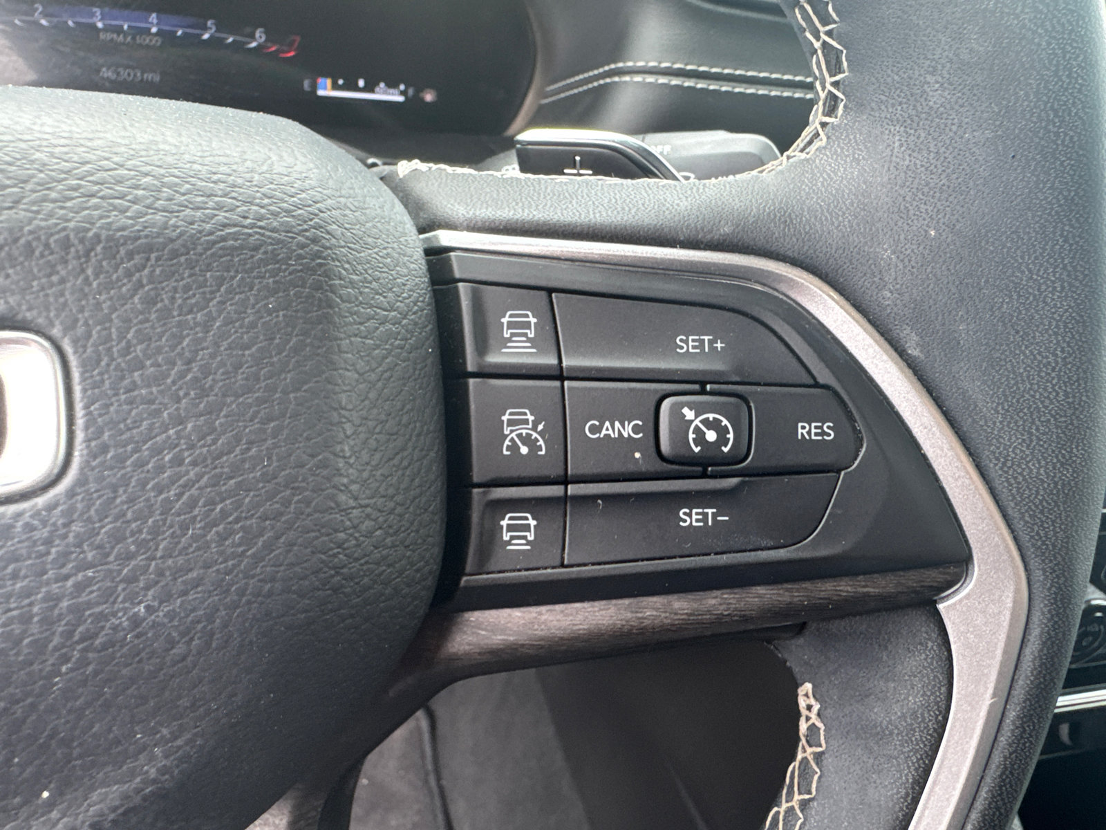 Used 2025 Jeep Grand Cherokee Limited AWD/4WD image 35