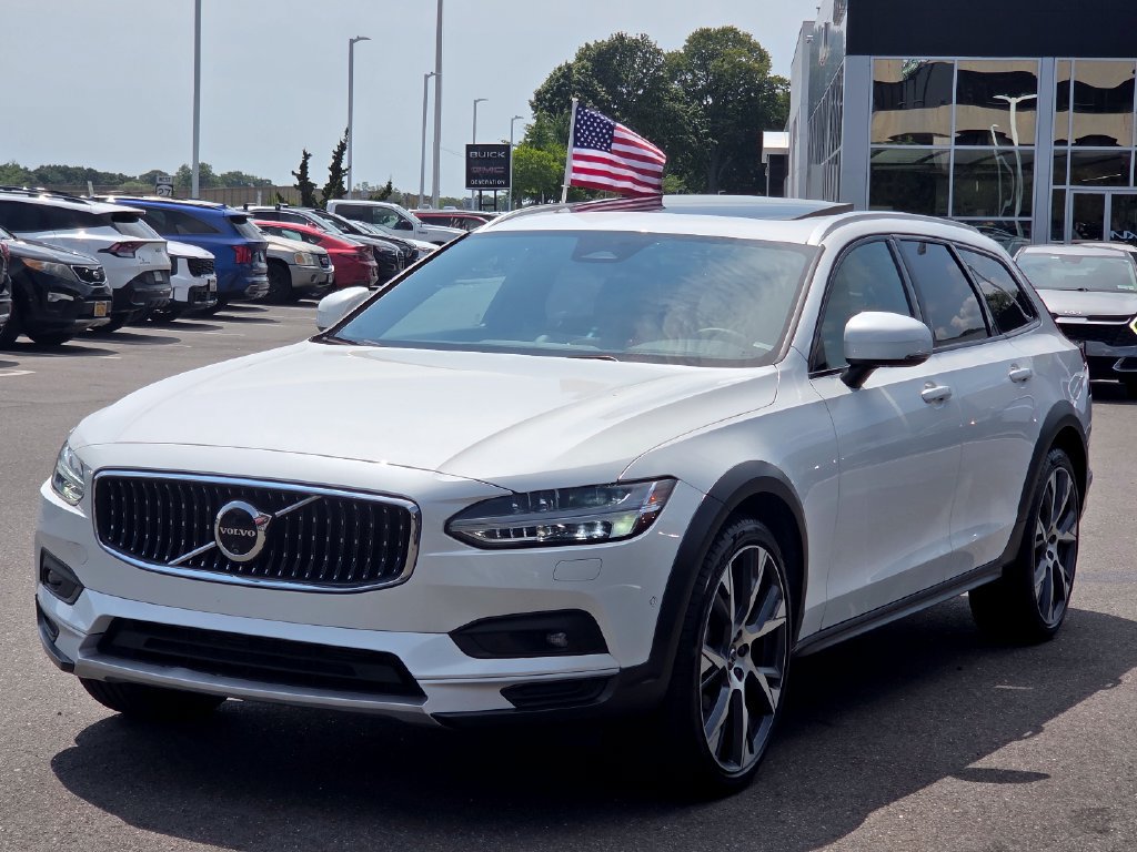 Used 2025 Volvo V90 B6 Cross Country Ultra w/ Protection Package Premier AWD/4WD image 7