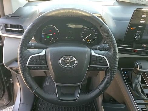 Used 2024 Toyota Sienna XLE image 15