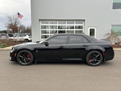 Used 2023 Chrysler 300 C image 2
