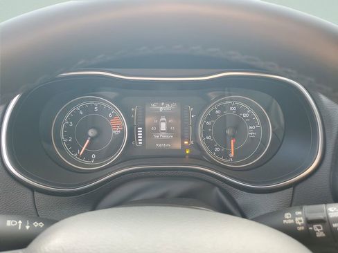 Used 2020 Jeep Cherokee Latitude Plus FWD image 21