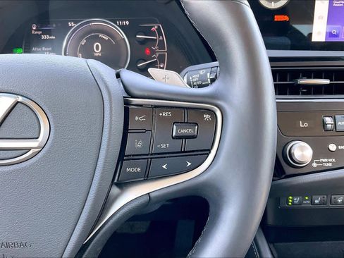 Used 2025 Lexus ES 300h w/ Premium Package image 23