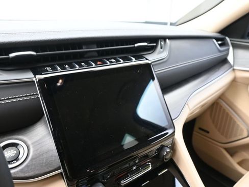 Used 2022 Jeep Grand Cherokee L Limited image 18