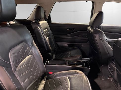 Used 2022 Nissan Pathfinder Platinum image 17