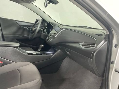 Used 2019 Chevrolet Malibu LT FWD image 16