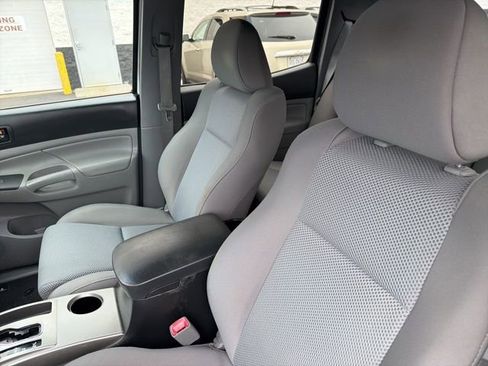 Used 2014 Toyota Tacoma PreRunner image 15