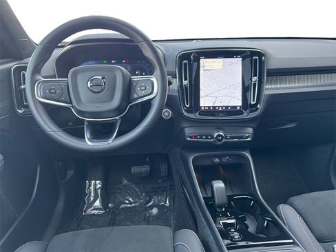 Certified 2025 Volvo XC40 B5 Plus image 25