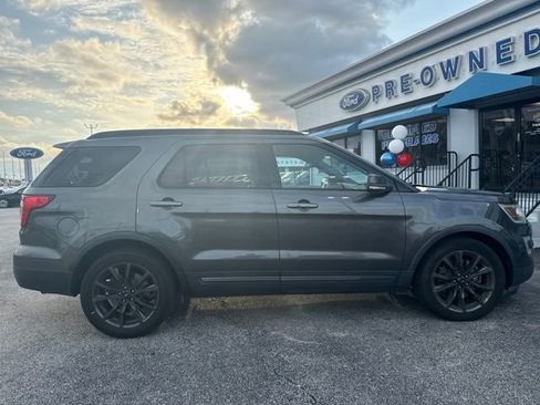 Used 2017 Ford Explorer XLT FWD image 4