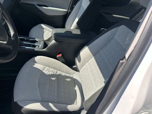 Used 2023 Chevrolet Equinox LT w/ LPO, Floor Liner Package FWD image 15