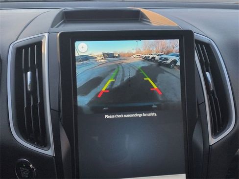 Used 2024 Ford Edge SE image 23