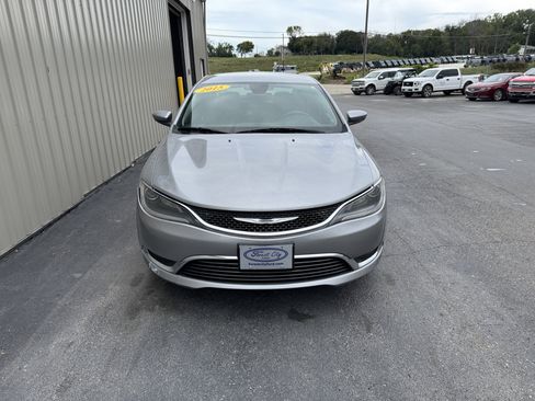 Used 2015 Chrysler 200 Limited image 3