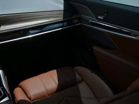 Certified 2023 BMW i7 xDrive60 AWD/4WD image 32