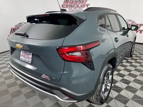 Used 2025 Chevrolet Trax LT image 28